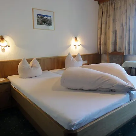 Gaestehaus Alpenland Тукс