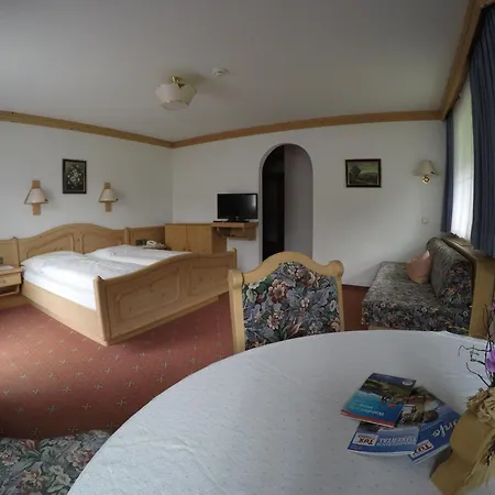 Gastehaus Alpenland 3* Tux