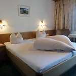 Gaestehaus Alpenland Тукс